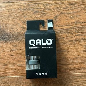 NWT Qalo Functional Wedding Ring